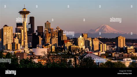 Seattle Skyline With Space Needle And View Of Mt Rainier Washington