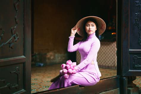 Beautiful Vietnamese Woman In Ao Dai Beautiful Vietnamese Flickr