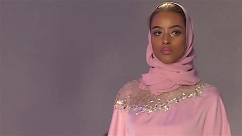 Meet Shahira Yusuf One Of Britains First Hijab Wearing Models Bbc News