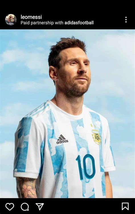 تم افتتاح استاد منتخب الأسود الثلاثة من جديد في عام 2007، وذلك بعد أن خضع لعمليات تطويرٍ وتوسعةٍ أصبح بعدها يتسع لـ90 ألف مشجع، ومنذ ذلك الوقت وهو يستضيف في كل عام نهائي كأس الاتحاد الإنجليزي، ونهائي كأس رابطة الأندية الإنجليزية. ميسي يعلن عن قميص منتخب الأرجنتين الجديد بكوبا أمريكا | AS ...