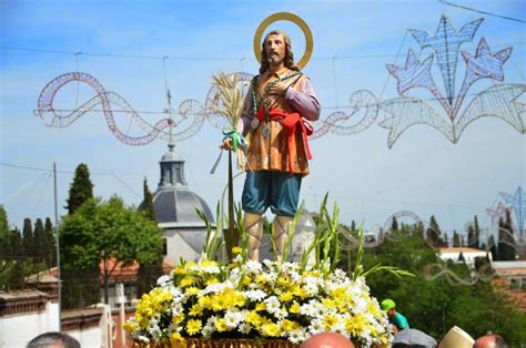 Pero la festividad de san isidro labrador, no sólo se celebra en la capital de españa, son miles los municipios de todo el país los que rinden homenaje al patrón de los trabajadores del campo, al patrón de los labradores. Madrid y sus costumbres: FIESTAS DE SAN ISIDRO-CANCELADAS