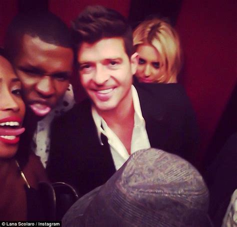 Robin Thicke Propositioned By Woman He Grabbed At Vmas Last Year Daily Mail Online