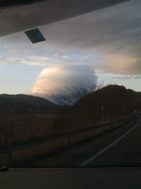 The chūetsu earthquakes (中越地震, chūetsu jishin) occurred in niigata prefecture, japan, at 17:56 local time (08:56 utc) on saturday, october 23, 2004. 地震雲!？・・・ ( 地震 ) - BOLDERな毎日・・・ - Yahoo!ブログ