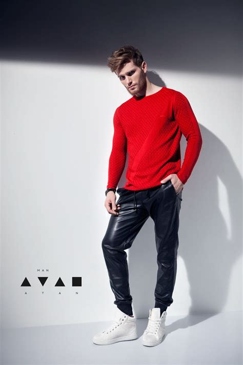 Андре тан (настоящее имя андрей тищенко) прославившийся, как дизайнер одежды, еще с детства был неравнодушен к миру моды, и с тех пор это дело стало его смыслом жизни. Андре Тан создал бренд мужской одежды | Мужской свитер ...