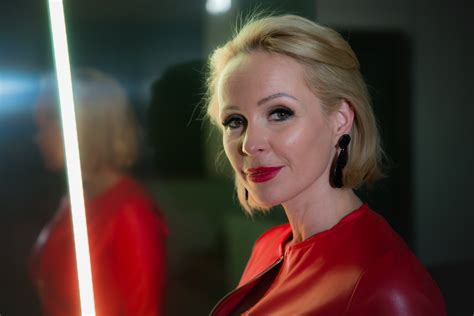 A színésznő és tévésztár nem sokat bízott. Köllő Babett rengeteg képet kap a férfiak nemi szervéről