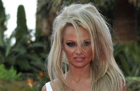 Pamela Anderson Pose Enti Rement Nue Pour Un Magazine Am Ricain