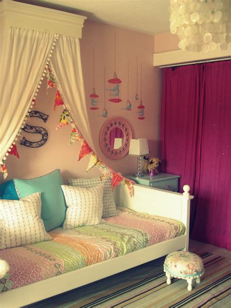 Love The Cornice Bit Above The Curtaining Girls Bedroom Girls Daybed