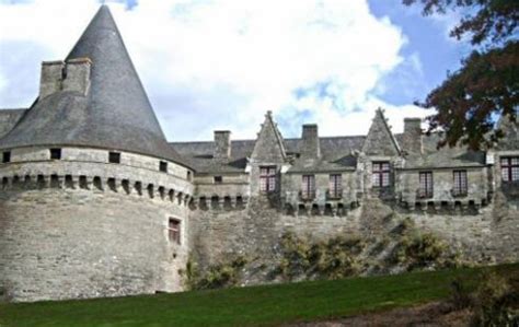 Look at pontivy, morbihan, bretagne, france from different perspectives. Pontivy: video, popular tourist places, Satellite map ...