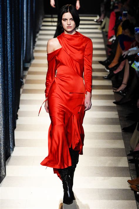 But there are times (most all of them) and occasions (important meetings, parties). Fashion Inspiration : Color Trend Red Fall/Winter 2017 ...