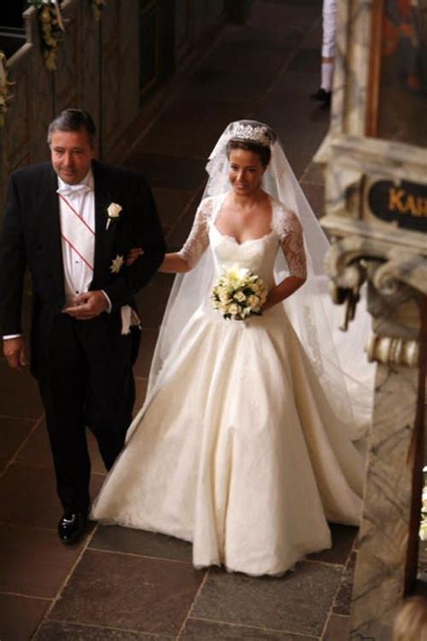 The traditional style featured a sweetheart neckline, dropped waist, and lots of to fully assume the role of princess of denmark, princess marie had to renounce her french citizenship and become a danish citizen. princess marie denmark wedding dress - Google Search ...