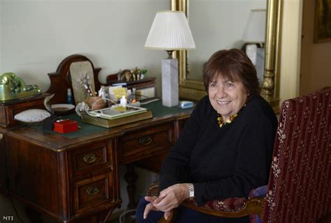 Mondogatta, hogy örülne, ha a szülőföldjén, pélyen kialakítanának egy emlékházat, de mi úgy véljük, itt, velemben is méltó helye. Törőcsik Mari játszik Mészáros Márta új filmjében