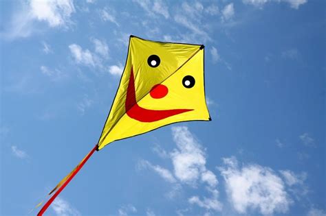 Drachen basteln: Bastenanleitung für Kinder in der Kita