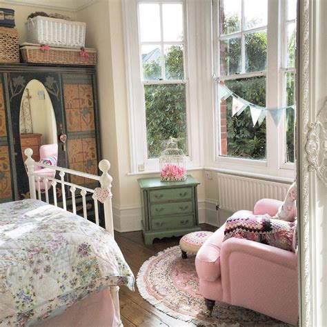 Victorian Shabby Chic Bedroom Wish I Had That Bay Window