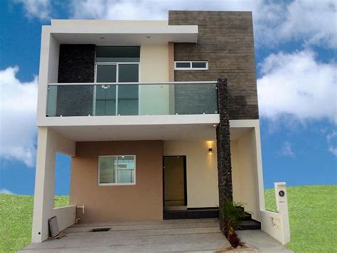 En la siguiente imagen presentamos el diseño de una hermosa casa moderna ubicada en terreno inclinado. fachadas casas minimalistas dos plantas con balcon ...
