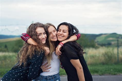 Friendship Changes in the Teenage Years | Life Insight | Teen Therapist