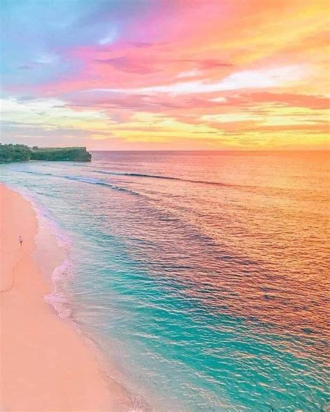 O Pôr Do Sol Nas Praias De Bali Reflete Uma Beleza Magnífica Em Tons