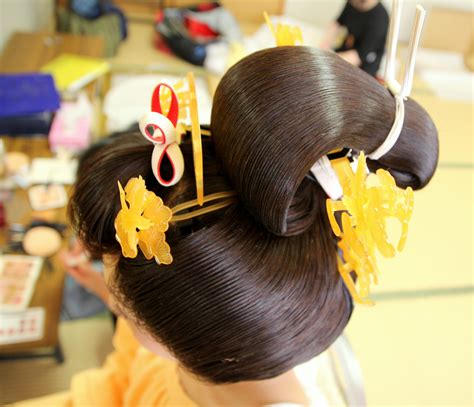 Traditional japanese wedding hairstyles picture. Chonmage, Shimada, and Other Traditional Japanese ...