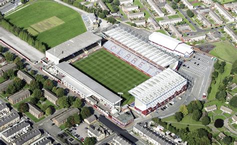 Includes the latest news stories, results, fixtures, video and audio. Burnley F.C. (Football Club) of the Barclay's Premier League