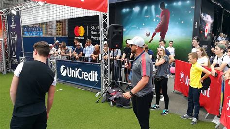 مدرجات رائعة وميسي يتعملق في أبرز صور فوز برشلونة على تشيلسي. ‫الاجواء قبل نهائي ريال مدريد و ليفربول kyiv 2018‬‎ - YouTube