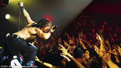 Tom Cruise As A Rock Legend With A Little Help From Russell Brand In Rock Of Ages Daily Mail