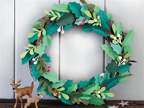 A Paper Wreath With Berries To Make Womans Weekly