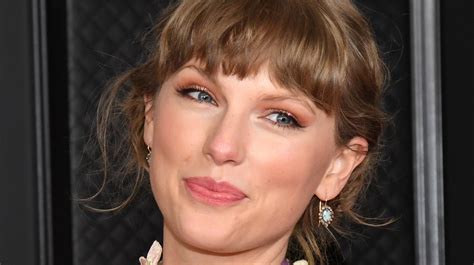Details You Missed In Taylor Swifts Grammys Performance