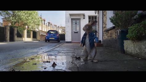 Bea, thomas y los conejos han creado una familia improvisada, pero a pesar de sus mejores esfuerzos, peter no puede sacudir su reputación traviesa. Nuevo- PETER RABBIT 2 Tráiler DOBLADO # 2 Conejo en Fuga - YouTube