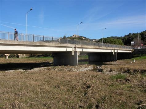 Covid, al matrimonio scoppia l'amore e un focolaio: Andora, sopraelevazione del ponte di via Europa Unita ...
