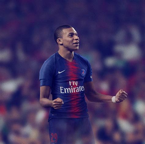 Juventus' cristiano ronaldo is currently in lockdown on the island of madeira. Kylian Mbappé Prépare Sa Rentrée En Changeant Son Numéro ...