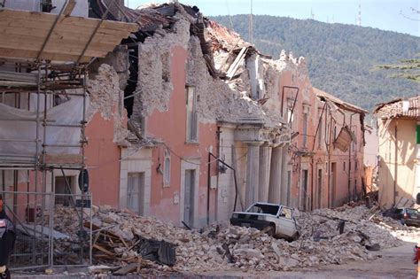 Colpo di culo, pappiamo gli appalti. Terremoto L'Aquila. La ricostruzione del processo alla ...