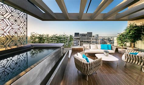 Rooftop Stainless Steel Spa With Infinity Edge Water Feature Lounge