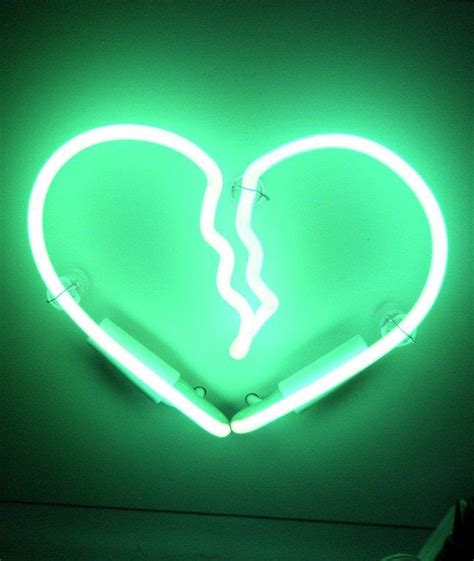 Broken Heart Emerald In 2020 Broken Heart Wallpaper Green Aesthetic