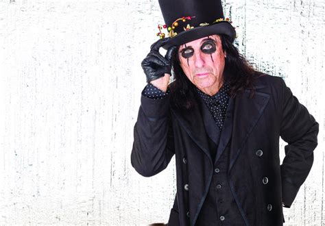 Alice Cooper Exhibit Opens At Rock And Roll Hall Of Fame Fronteras