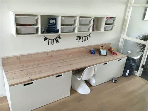 #ikea #ikeahack kleinkind zimmer kinder bett ikea hacken kinder ikea kindermöbel kinder schreibtisch ikea mit diesem ikea hack baut ihr eine werkbank für kinder. Speelhoek met Ikea Stuva en Trofast | Ikea chambre enfant ...