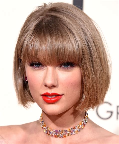Taylor Swifts New Beauty Look—first Platinum Hair Now Vampy Dark