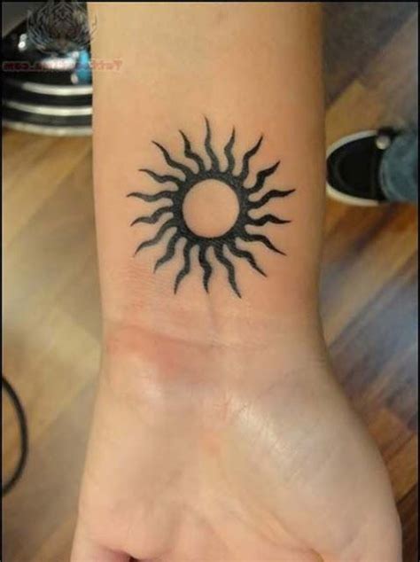 Check spelling or type a new query. basit güneş dövmesi simple sun tattoo | Bilek dövmesi ...