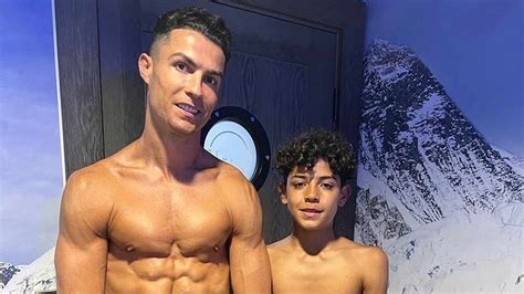 Cristiano Ronaldo Photo With ‘ripped Son Has Internet Asking Are Six
