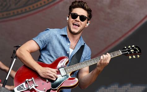 Heres How Niall Horan Ended Up Singing With A Fan At His Concert
