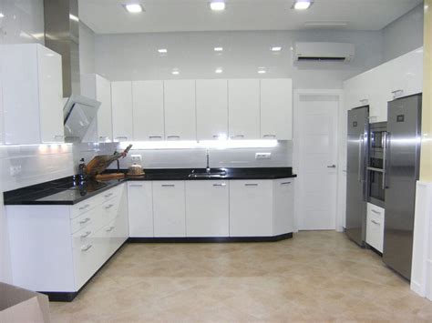 Es 100% a prueba de agua y humedad las propiedades del muebles de cocina en pvc son su durabilidad, resistencia y es sumamente. Cocinova Cocinas de PVC en Sevilla - Cocinova