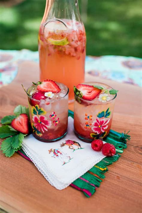 This recipe is courtesy of sauza. Tequila Rose Cocktail Recipe / Tequila Rose Spritz Rose Spritz Cocktail With Strawberries ...