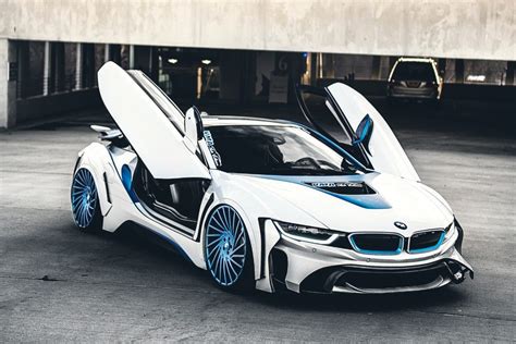 My friend just took the reveal shots for the very first liberty walk bmw i8. BMW I8 | フォージアートジャパン