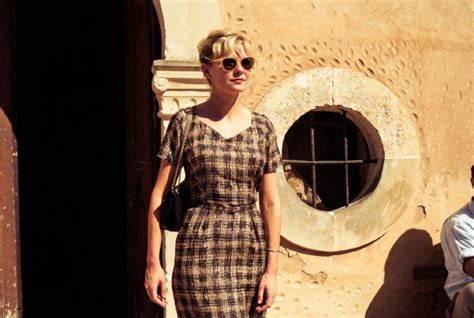 Fuyant d'abord des fanatiques religieux et des forces de police, roy, père de famille et son fils alton, se retrouvent bientôt les proies. 'The Two Faces of January' Photos | Kirsten dunst, 1960s ...