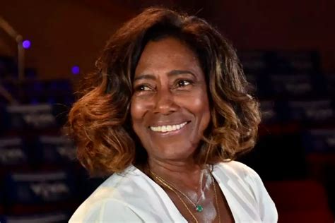 Na globo desde 1971, a carioca glória maria foi a primeira repórter a entrar ao vivo e, em cores, no jornal nacional. Gloria Maria agradece médico que retirou seu tumor ...