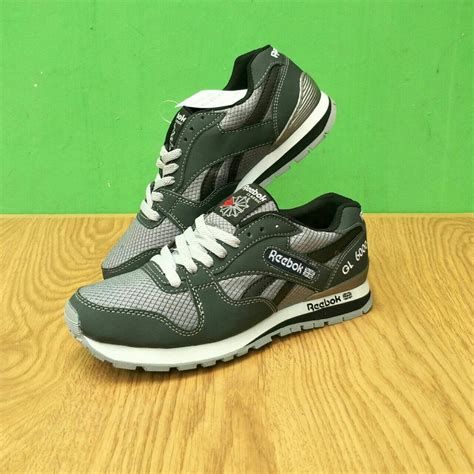 Train light on your feet with added control. Jual Sepatu Casual / Sneakers Pria Reebok GL6000 Sport ...