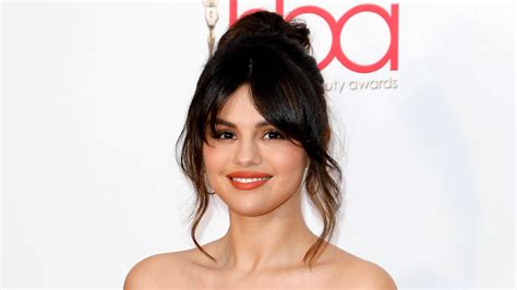 Selena Gomez Debuts Curly Long Bob — See Photos Allure