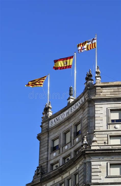 , integrated in the eurosystem, is the national central bank and supervisor of the spanish banking system. National Bank Von Spanien In Barcelona Redaktionelles ...