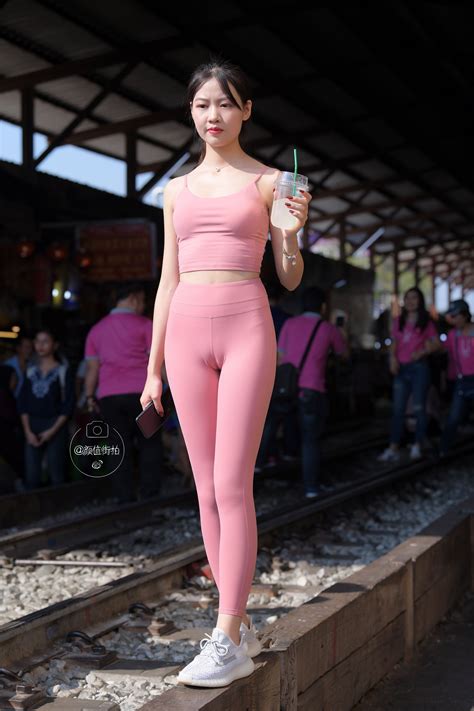 Ghim Trên Camel Toe