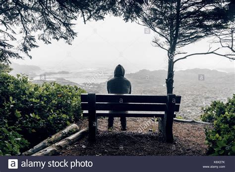 画像をダウンロード Lonely Man Sitting Alone 334697 Lonely Man Sitting Alone