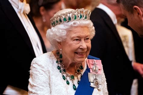 Tras la caída de la reina isabel ii y su posterior exilio a francia, los hermanos bécquer, gustavo adolfo bécquer el poeta y atienza, juan g. Reina Isabel no va a abdicar; es más, ya está lista para ...
