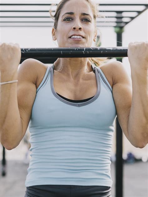 Pull Ups Vs Chin Ups Workout Differences Which Builds More Muscle